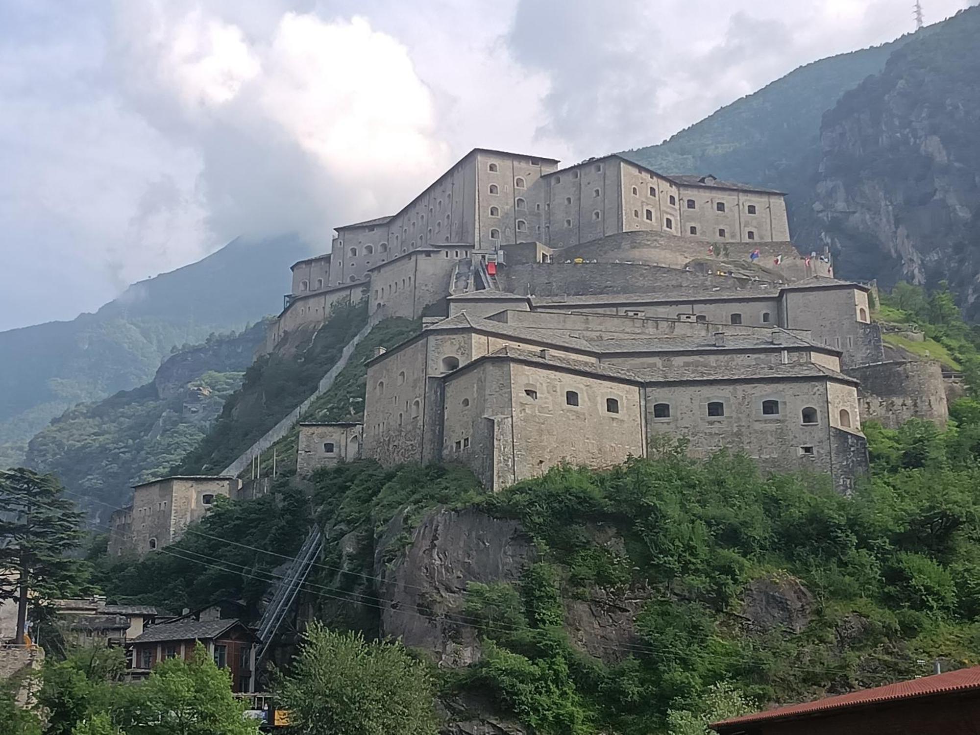 Casa Ciuca Ostello Bard Esterno foto